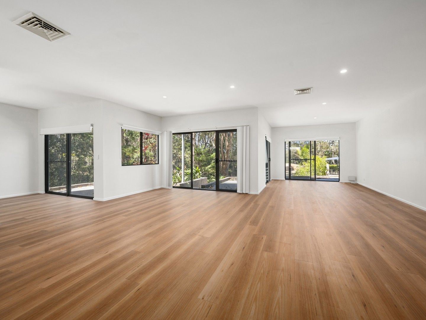 4 bedrooms Townhouse in 1/10-14 Daintree Drive KORORA NSW, 2450