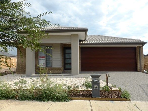 3 bedrooms House in 14 Jolimont Road POINT COOK VIC, 3030