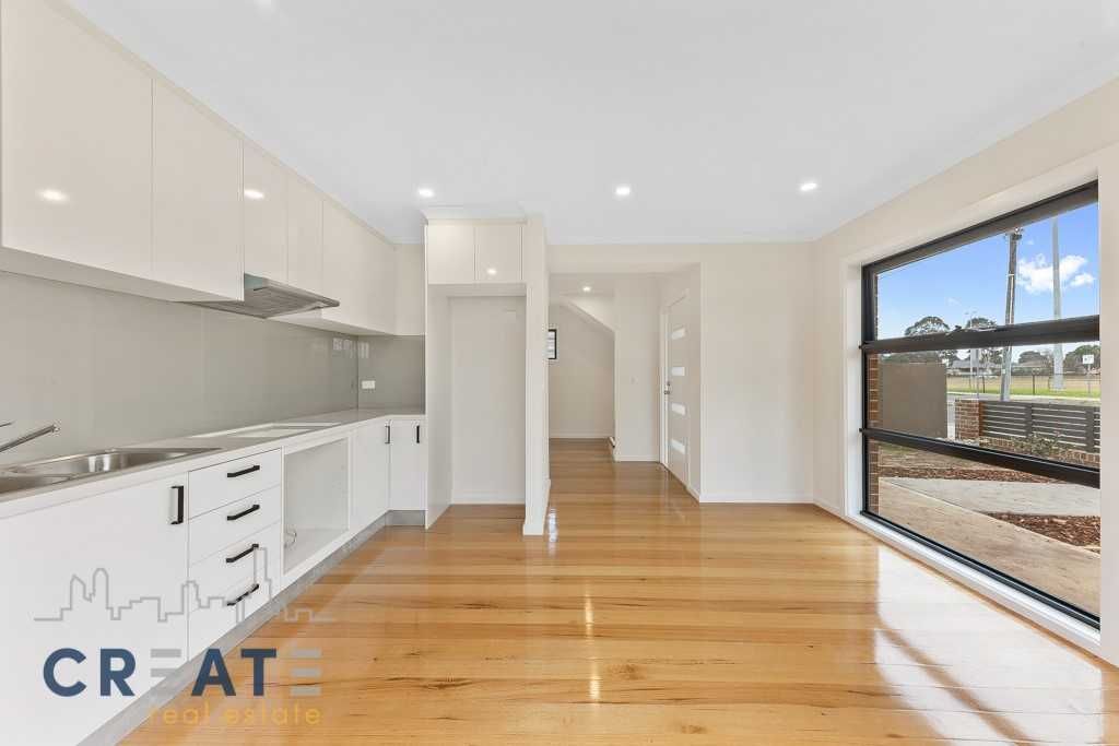 1/10 Simmie Street, Sunshine West VIC 3020 Townhouse For Rent 500