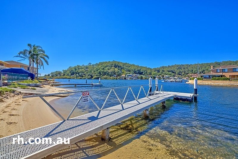 21 Salacia Close, St Huberts Island Property History & Address