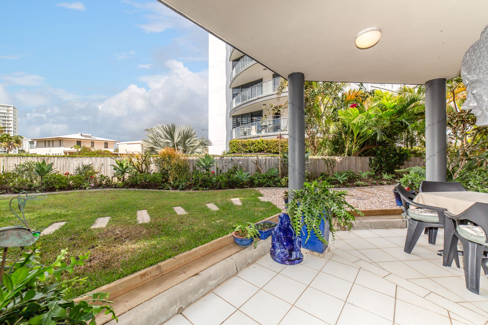 1 bedrooms Apartment / Unit / Flat in 2/8 Tarcoola Crescent SURFERS PARADISE QLD, 4217