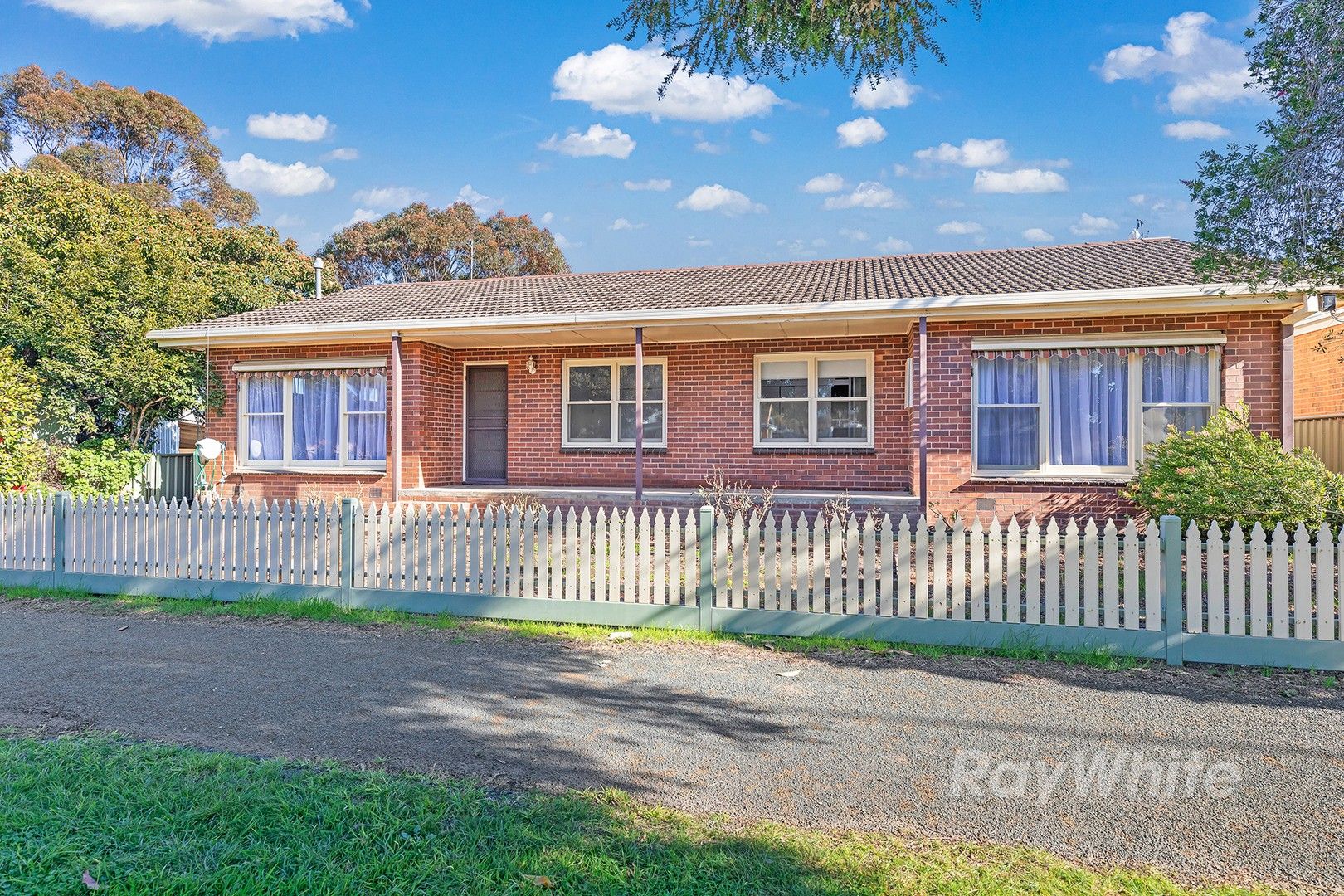 2 Edward Street, Rochester VIC 3561 House For Rent 490 Domain