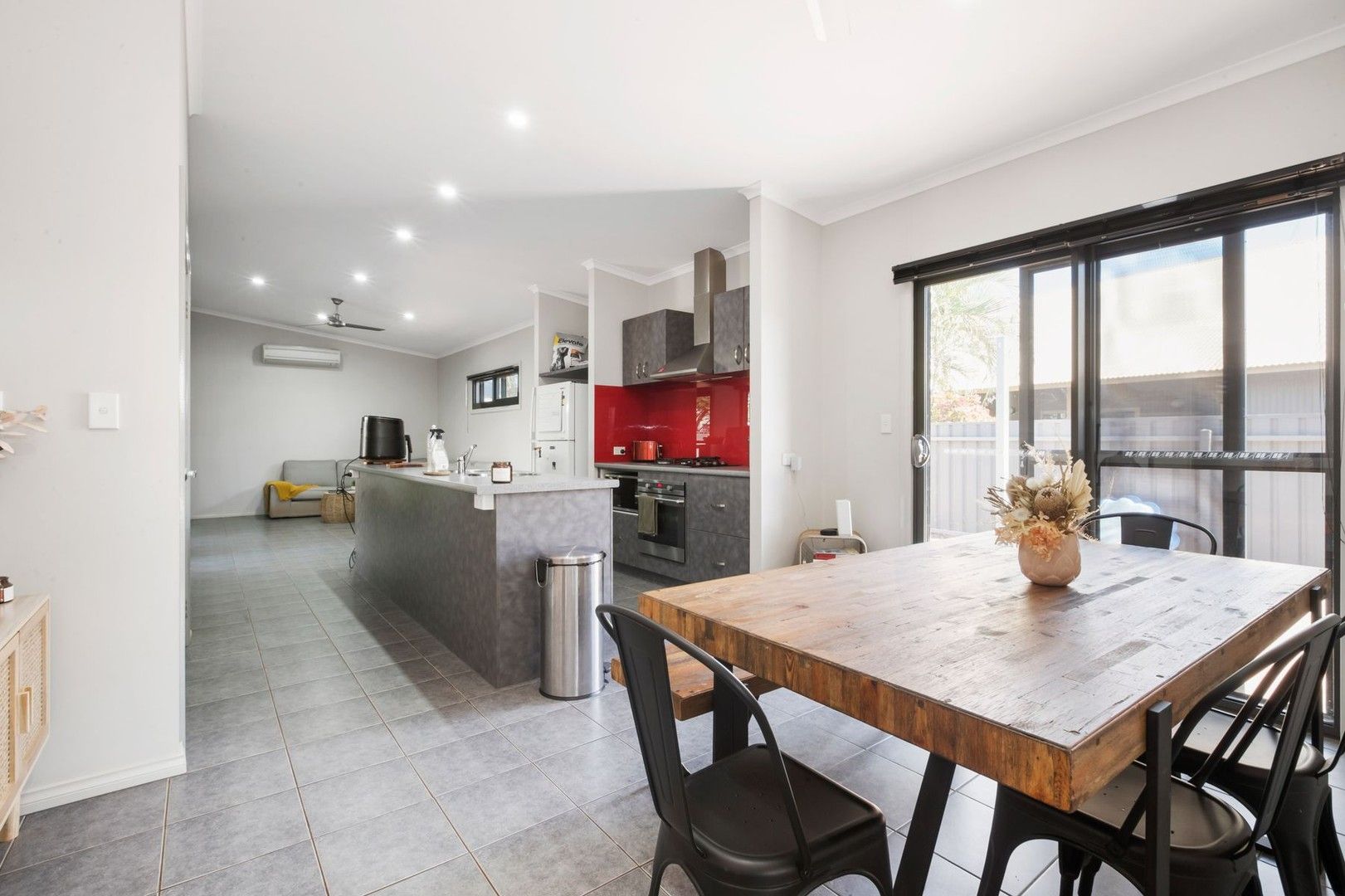 3 bedrooms House in 21 Perentie Road BAYNTON WA, 6714
