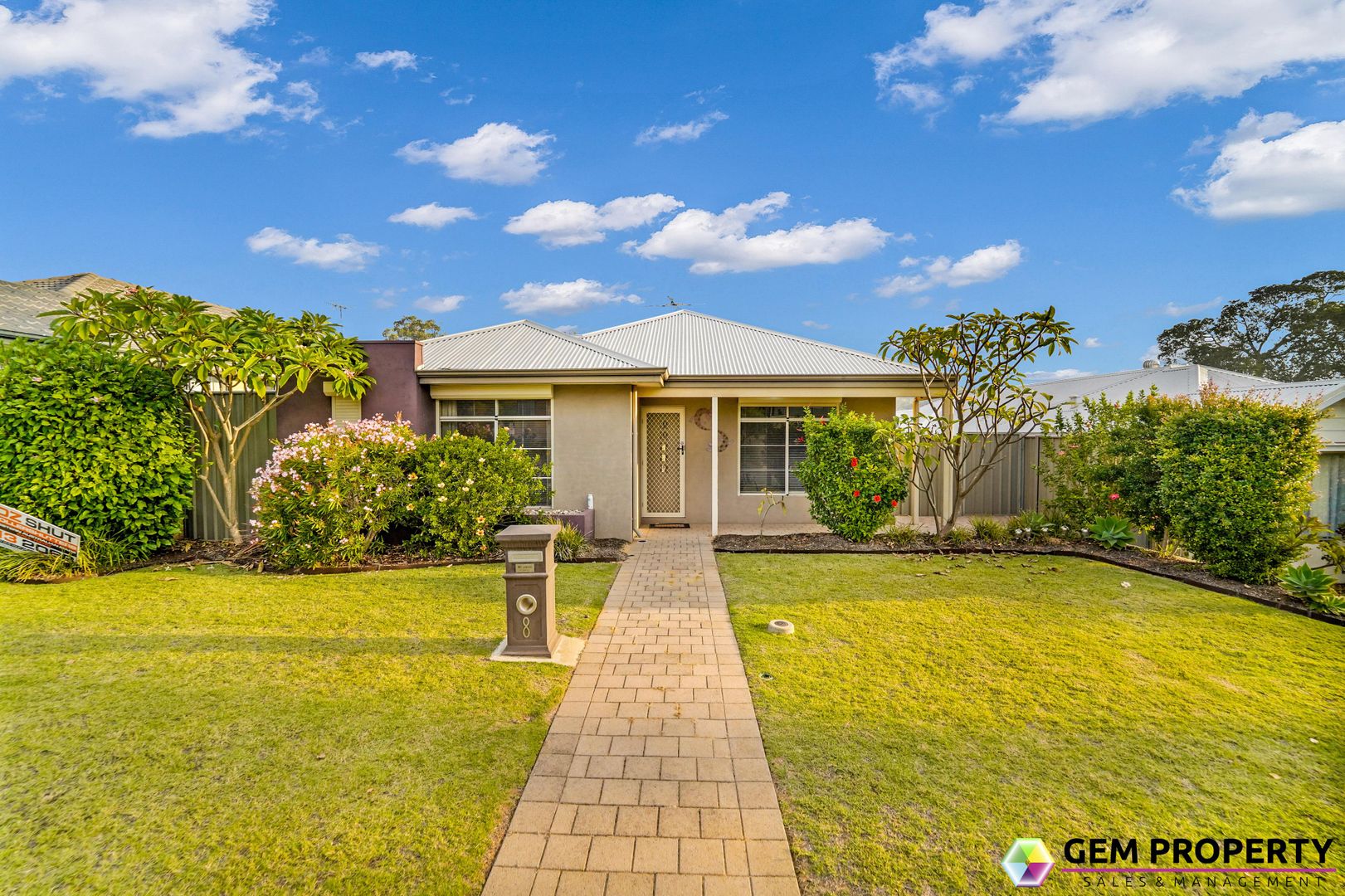 3 bedrooms House in 8 Petersfield Lane WELLARD WA, 6170