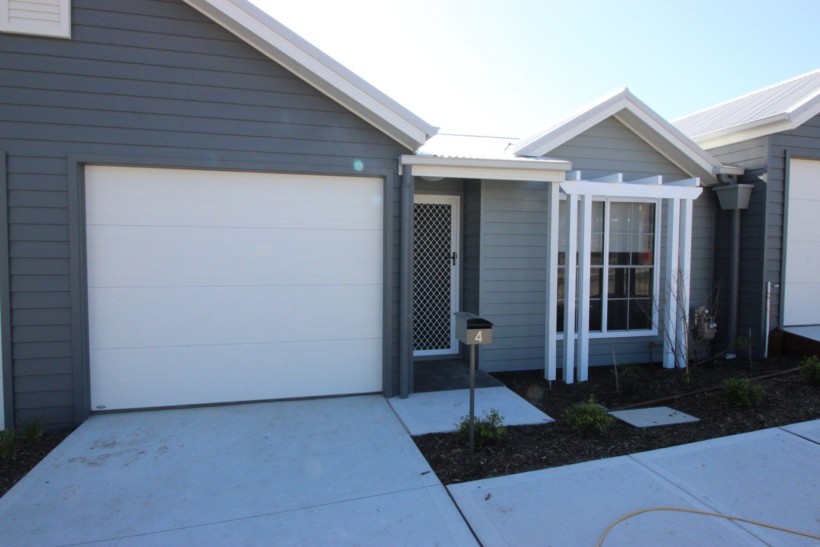 2 bedrooms Villa in 4 Butcherbird Crescent ELERMORE VALE NSW, 2287