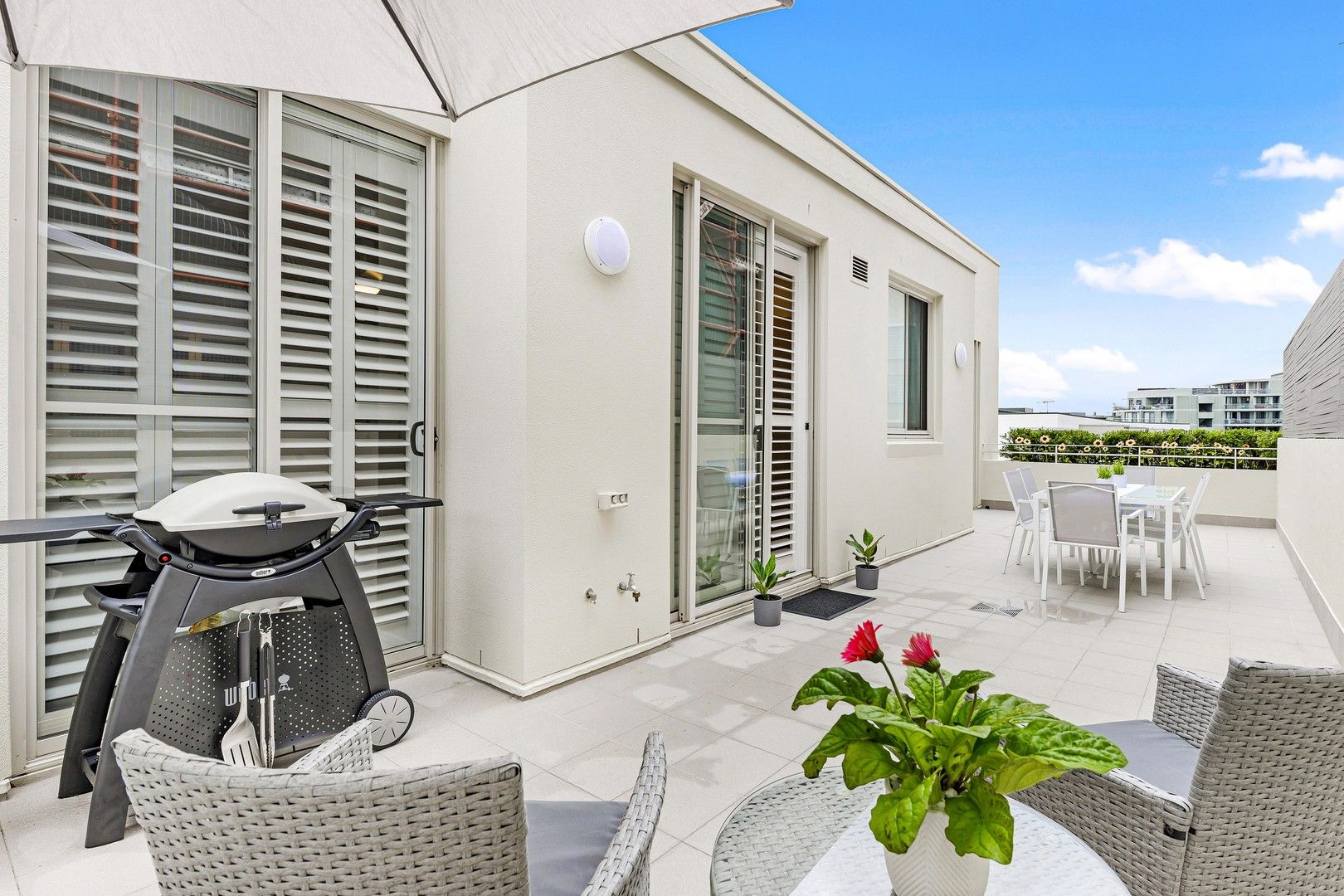 2 bedrooms Apartment / Unit / Flat in 507/2 The Piazza WENTWORTH POINT NSW, 2127
