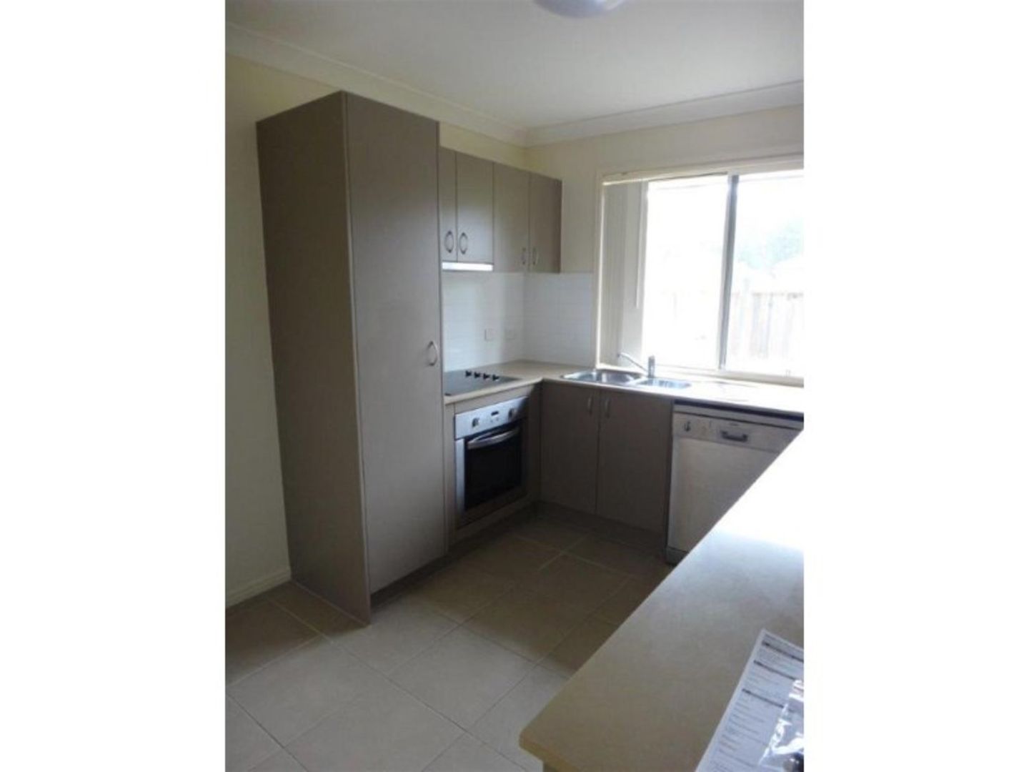 10 May Close, Redbank QLD 4301, Image 2