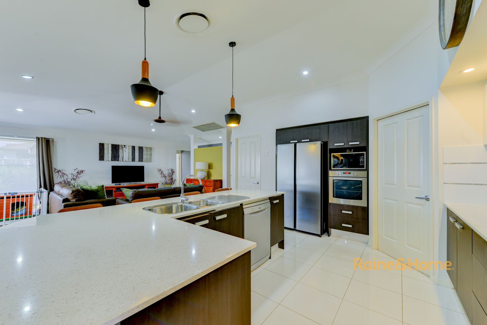 8 Falcon Drive, Tamworth NSW 2340, Image 2