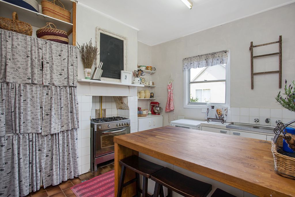 2 Lawrence St, Camperdown VIC 3260, Image 2