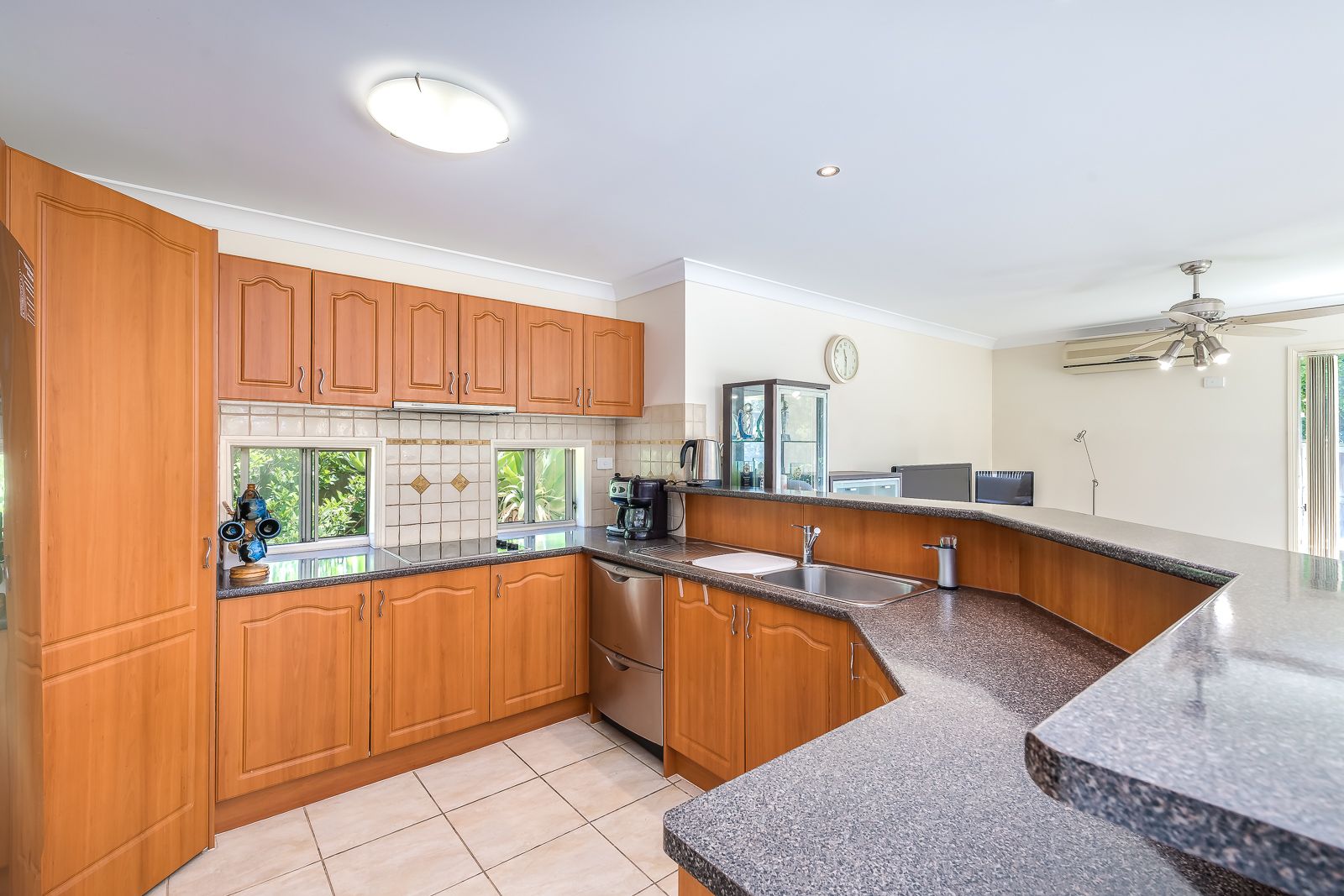 16 Palm Street, Pacific Pines QLD 4211, Image 2