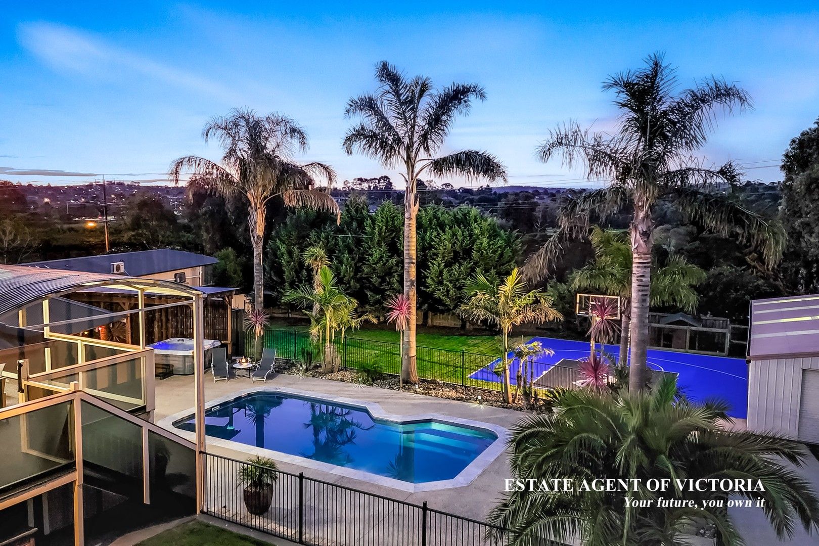 5 bedrooms House in 10 West Vista place NARRE WARREN NORTH VIC, 3804