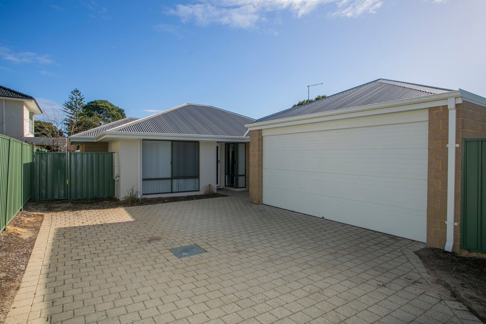 5 bedrooms House in 13B Raleigh Street BELMONT WA, 6104