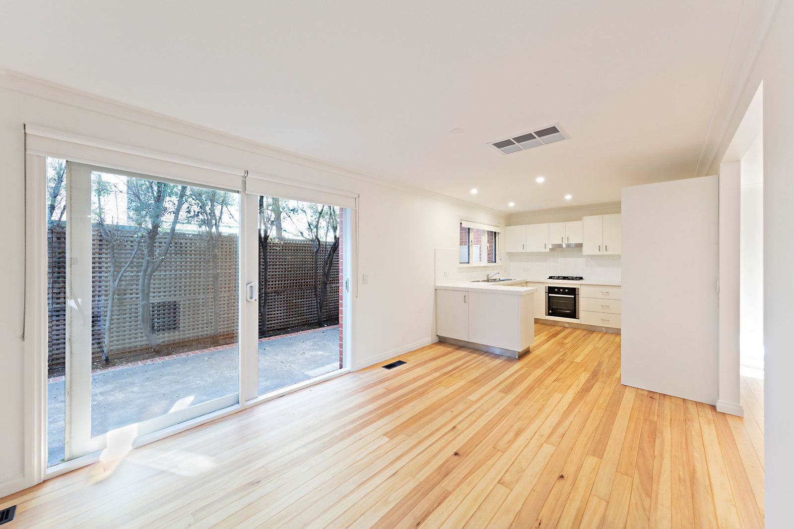 18A Ascot Vale Road, Flemington VIC 3031, Image 2