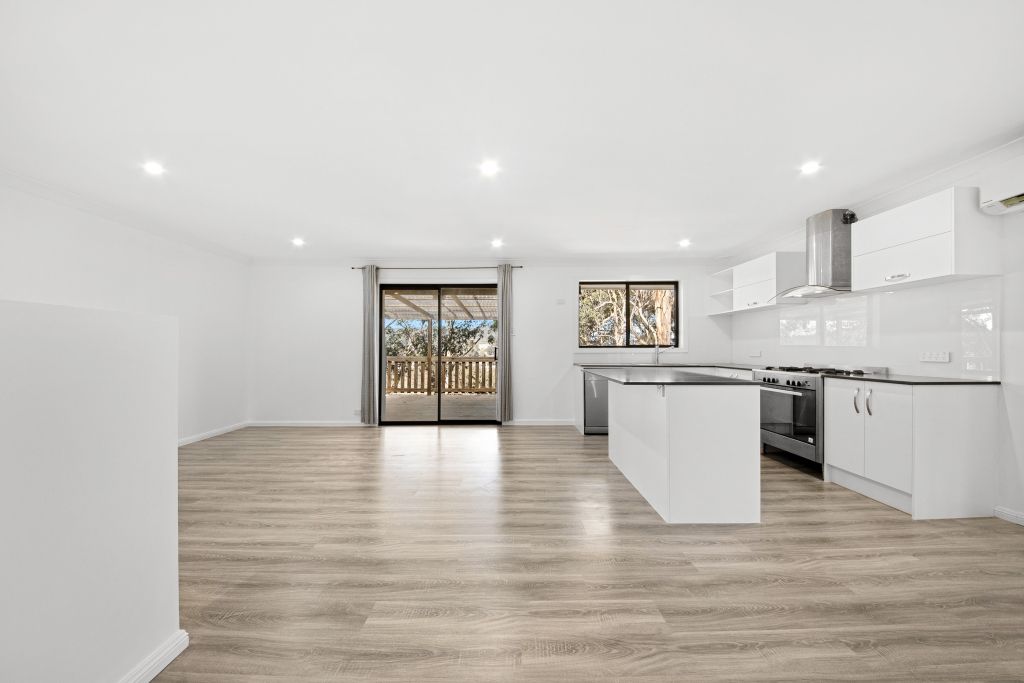 5 bedrooms House in 32 The Ridge NARARA NSW, 2250