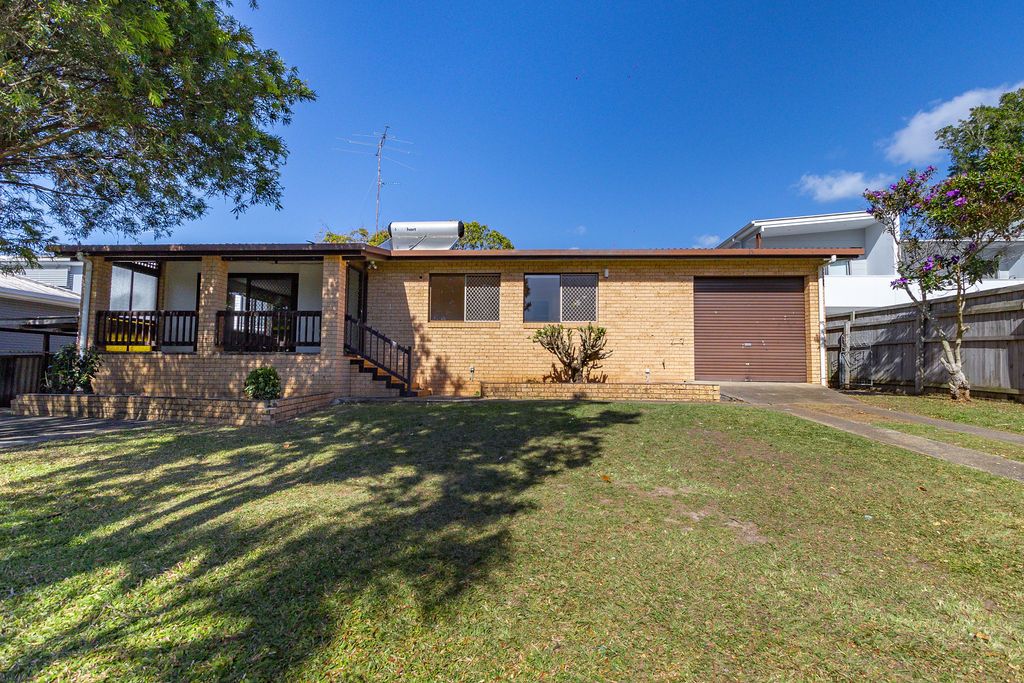 4 bedrooms House in 114 Eugaree Street SOUTHPORT QLD, 4215