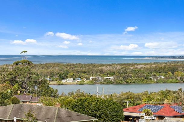 11 Seaview Road, Banora Point NSW 2486