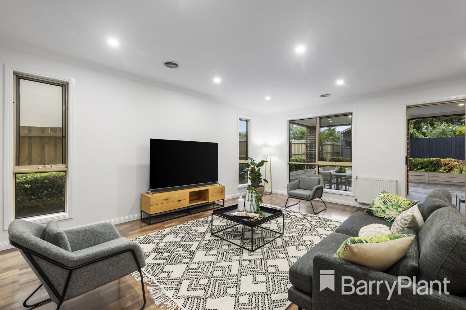 32 Viewgrand Way, Greensborough VIC 3088, Image 2