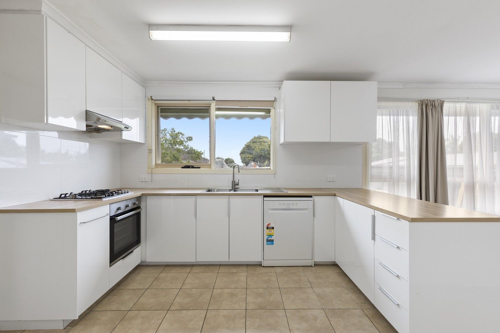 3 bedrooms House in 698 Ferntree Gully Road WHEELERS HILL VIC, 3150