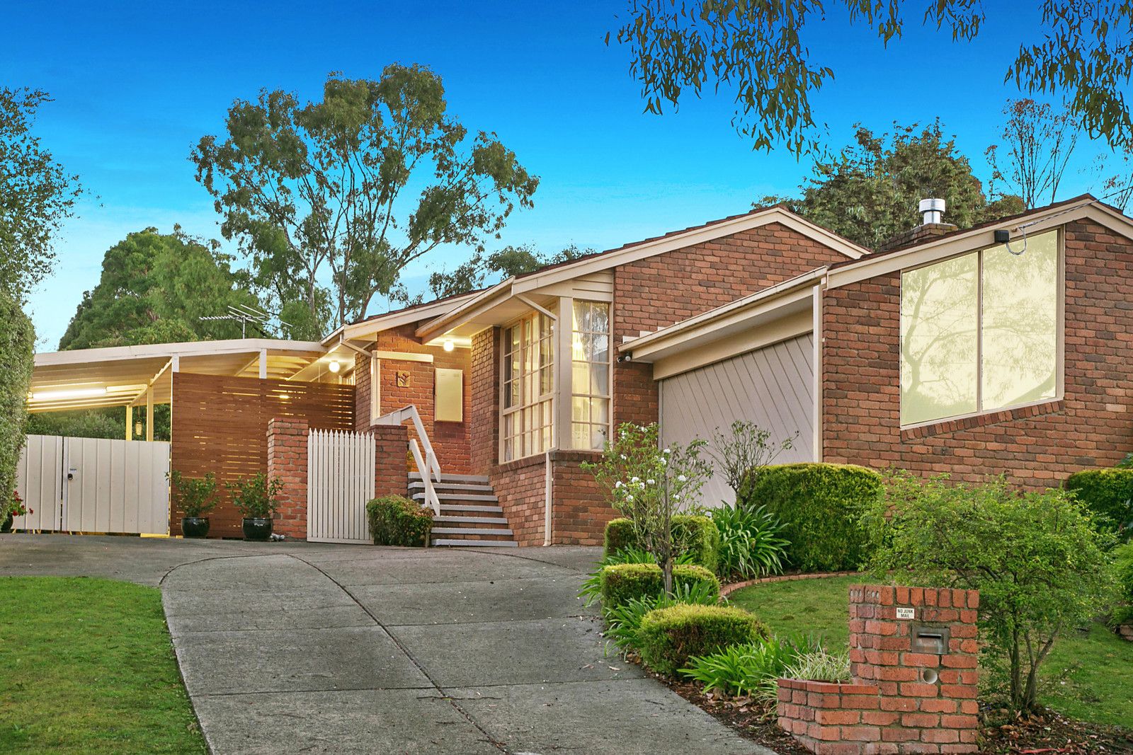 12 Oxford Close, Croydon Hills VIC 3136, Image 0