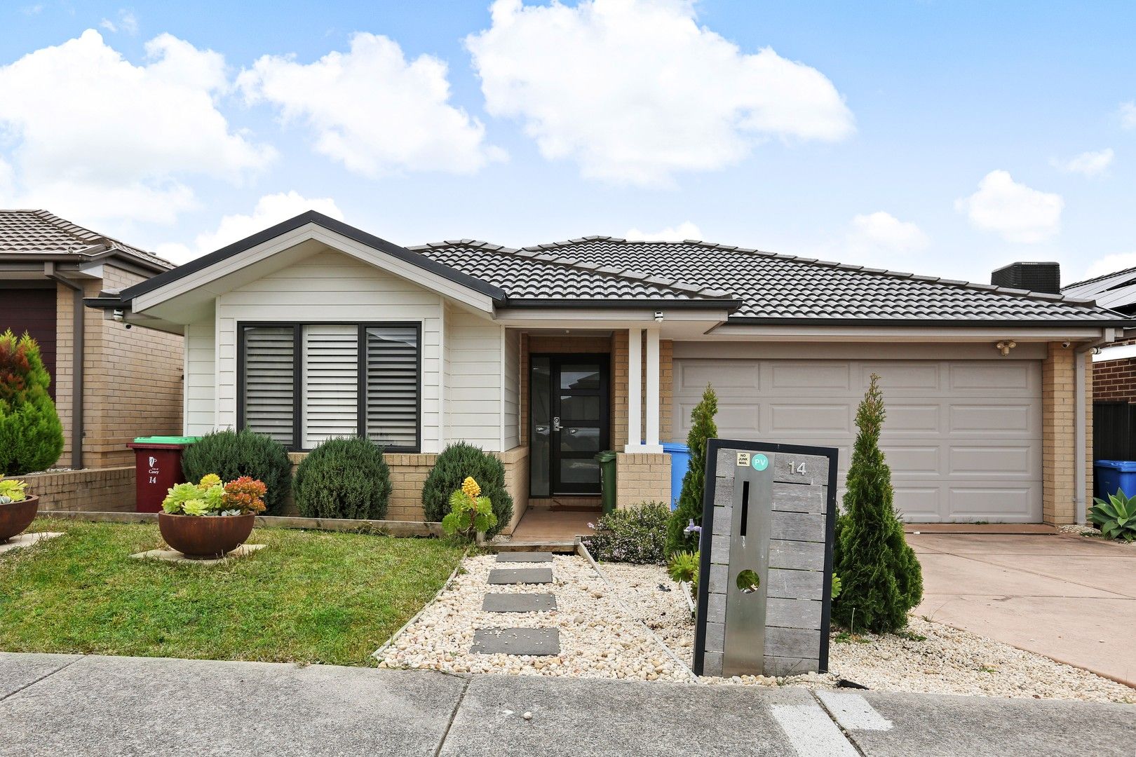 4 bedrooms House in 14 Shelburn Way CRANBOURNE EAST VIC, 3977
