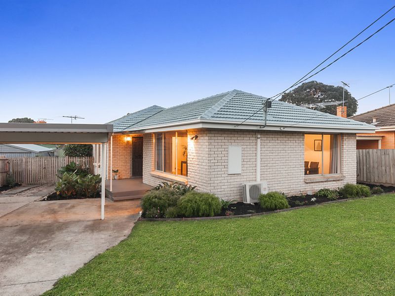 4 bedrooms House in 3 Roycroft Avenue HIGHTON VIC, 3216