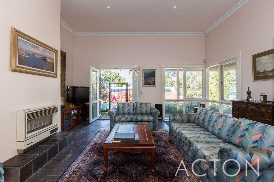 18 Circe Circle, Dalkeith WA 6009, Image 2