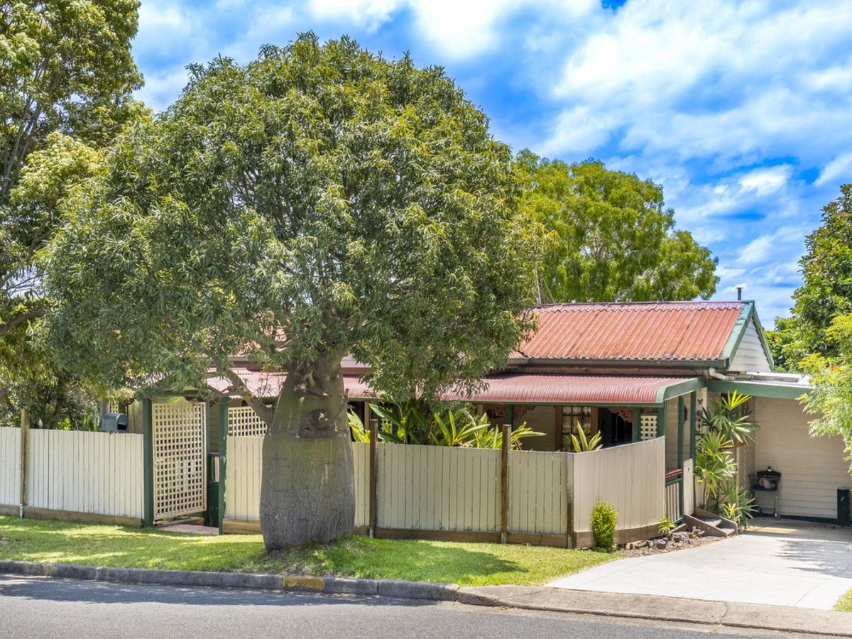 4 bedrooms House in 19 Lind Avenue SOUTHPORT QLD, 4215