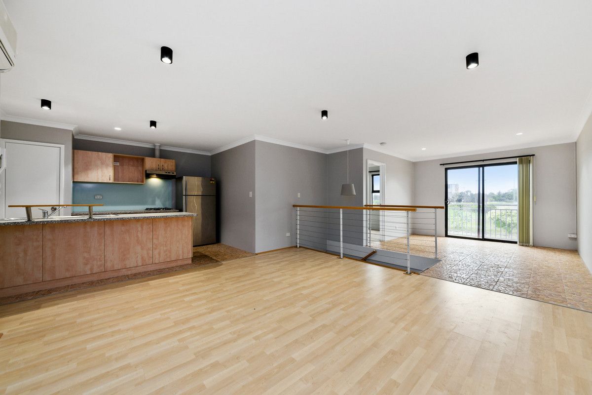 3 bedrooms Townhouse in 2/2 Hogarth Street CANNINGTON WA, 6107