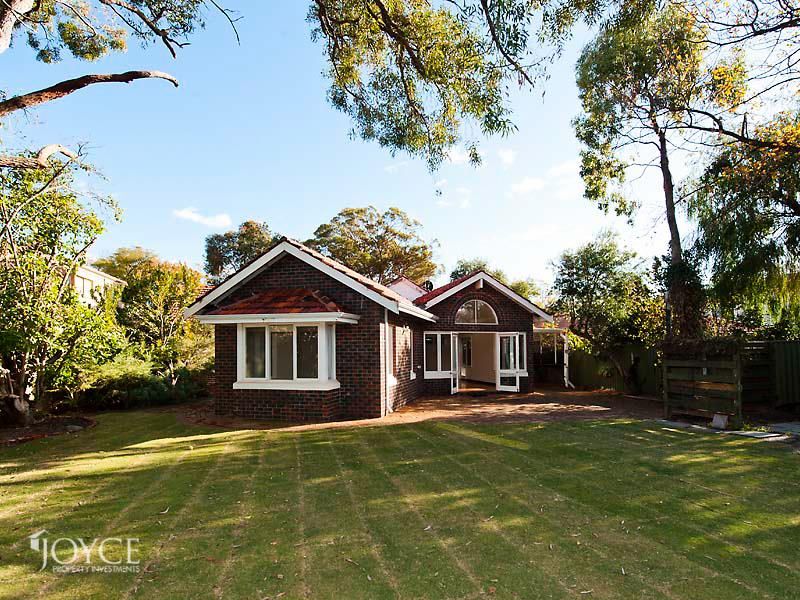 4 bedrooms House in 16 Alness Street APPLECROSS WA, 6153