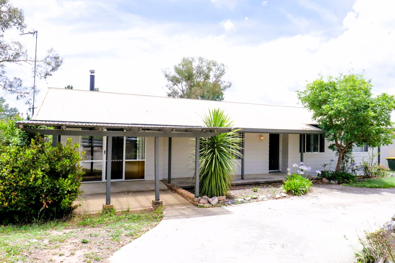 4 bedrooms House in 214 Logan Street TENTERFIELD NSW, 2372