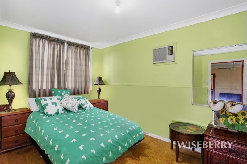 28 Waverley Road, Mannering Park NSW 2259, Image 2