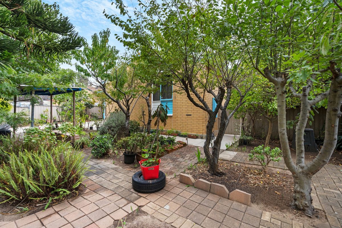 27 Itala Crescent, Hackham West SA 5163, Image 1