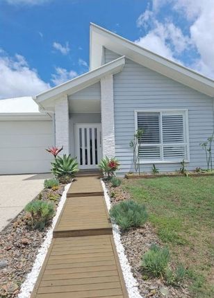 4 bedrooms House in 7 Warrego Drive PELICAN WATERS QLD, 4551