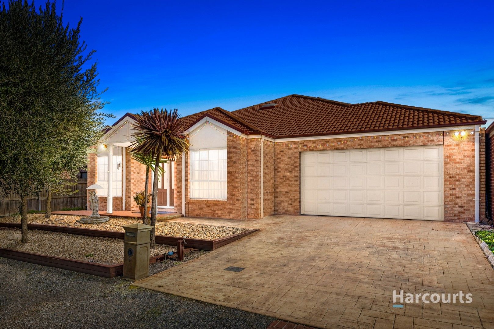 4 bedrooms House in 9 Margaret Place TAYLORS HILL VIC, 3037