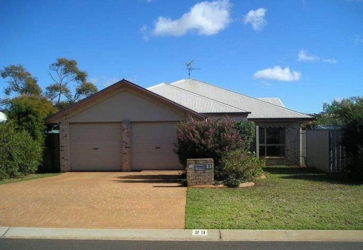 4 bedrooms House in 23 Chelwyn Street MIDDLE RIDGE QLD, 4350