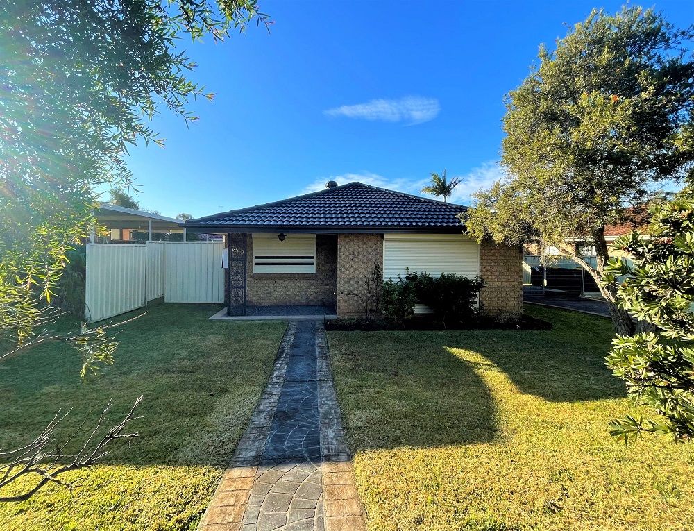 3 bedrooms House in 17 Wintaroo Crescent ST HELENS PARK NSW, 2560