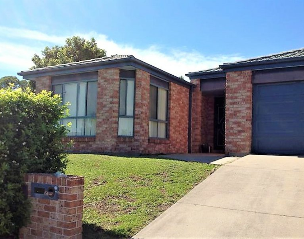 8 Cecil Baldwin Close, West Kempsey NSW 2440