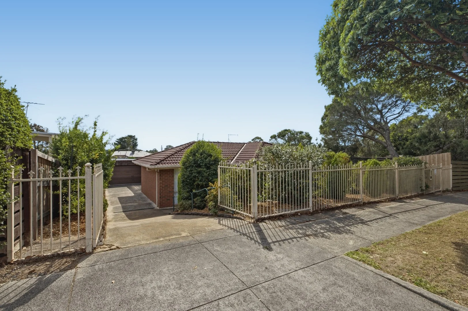 Primary image of 1 Lisbeth Ave, Donvale VIC 3111