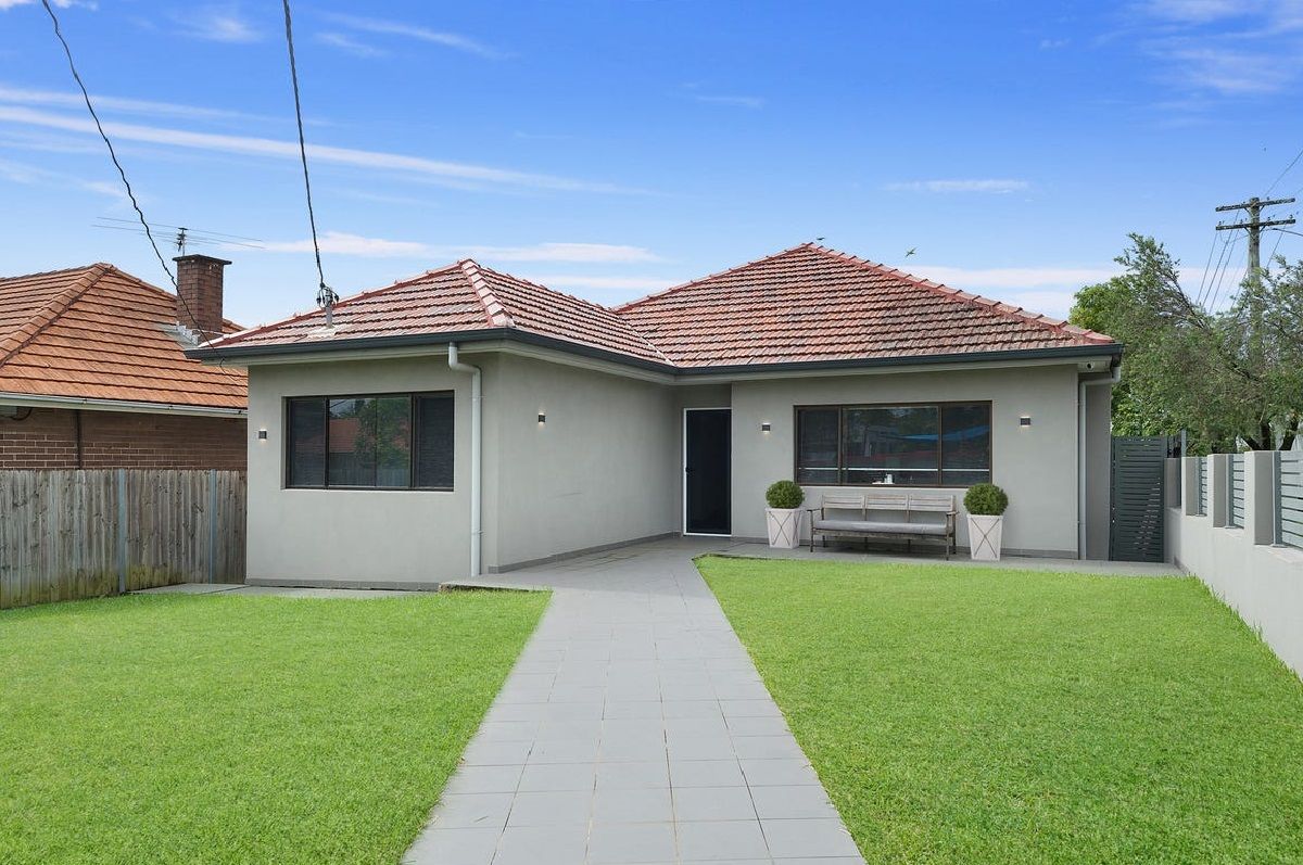 5 bedrooms House in 1 Seymour Parade BELFIELD NSW, 2191