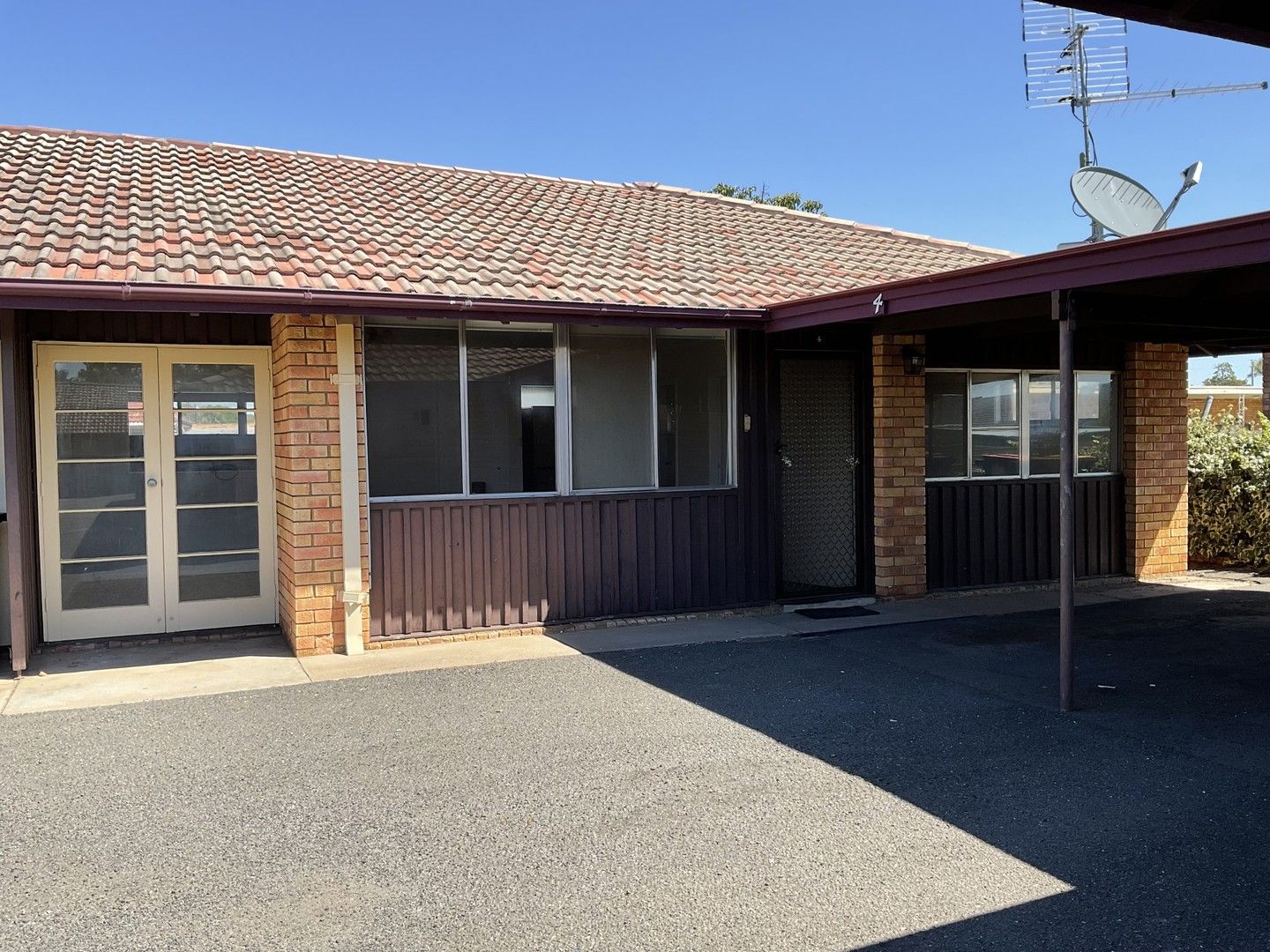 2 bedrooms Apartment / Unit / Flat in 4/9 - 13 Diane Street TAMWORTH NSW, 2340