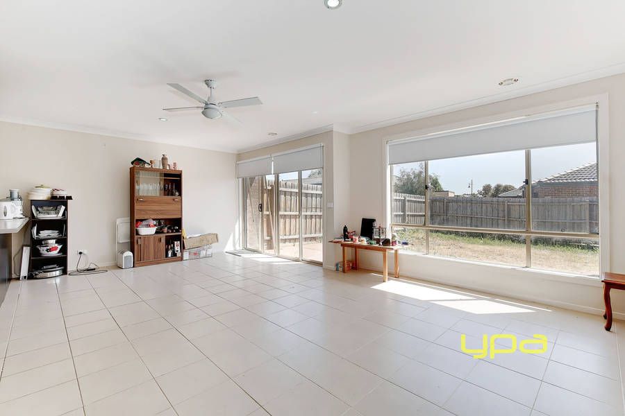 2/15 Lady Penrhyn Drive, Wyndham Vale VIC 3024, Image 2