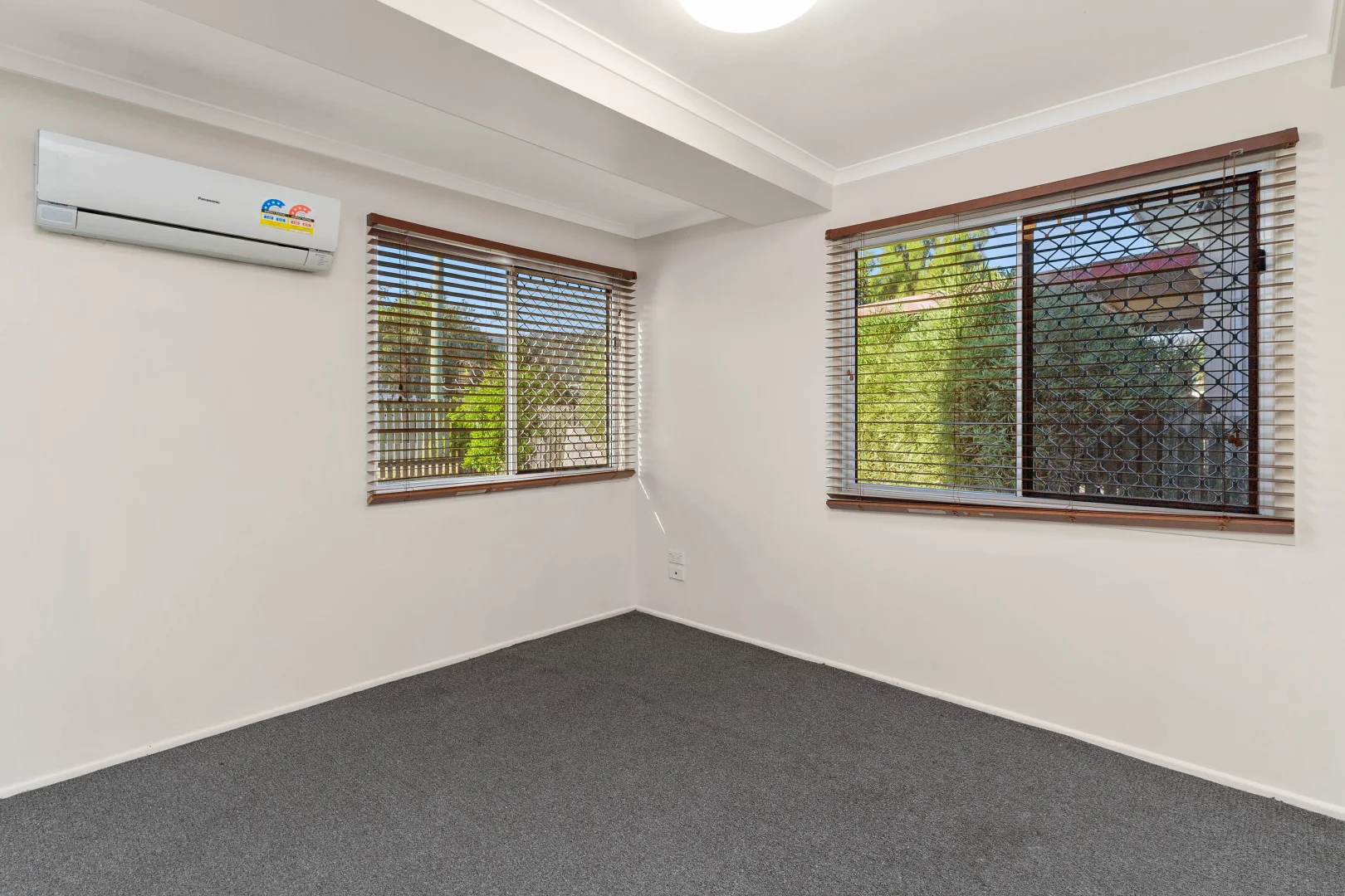 Additional image 11 of 258 Elphinstone Street, Koongal QLD 4701