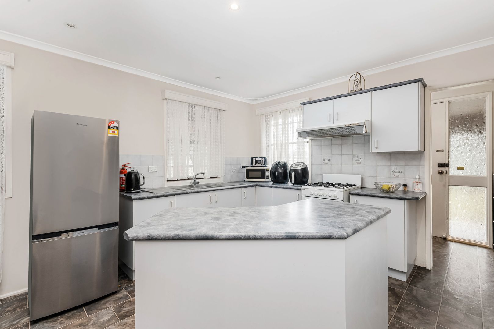 32 Falklands Avenue, Bossley Park NSW 2176, Image 2