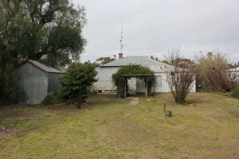 35 James Street, Kellerberrin WA 6410, Image 2