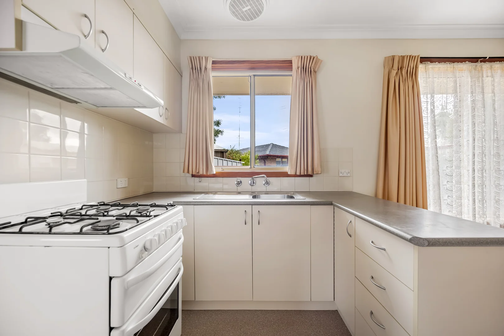 Additional image 7 of 60 Lake Street, Wendouree VIC 3355