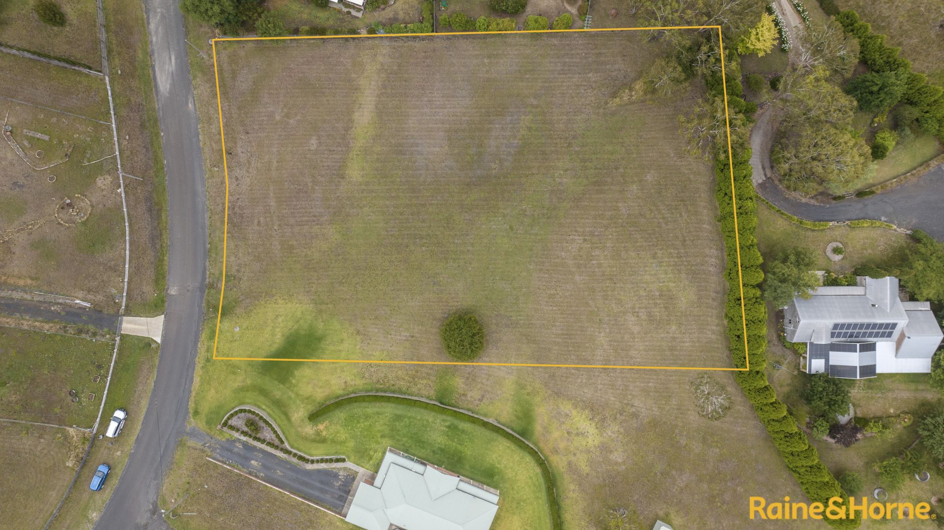 24B Robinson Avenue, Glen Innes NSW 2370 Domain