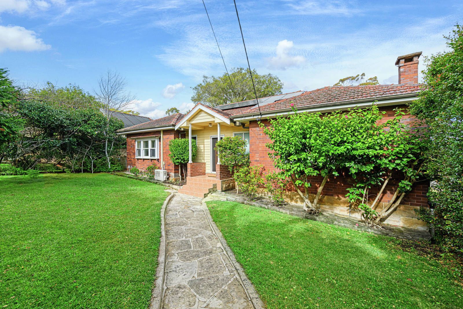 5 bedrooms House in 73 Duntroon Avenue ROSEVILLE CHASE NSW, 2069