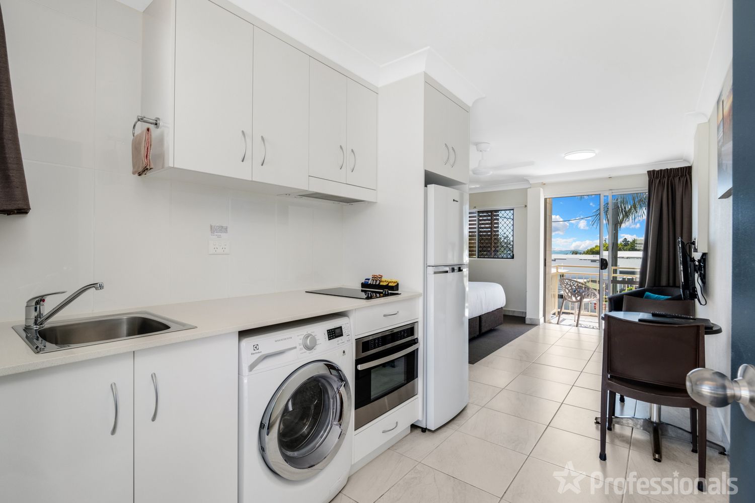 19/18-20 Hill Street, Emu Park QLD 4710, Image 2