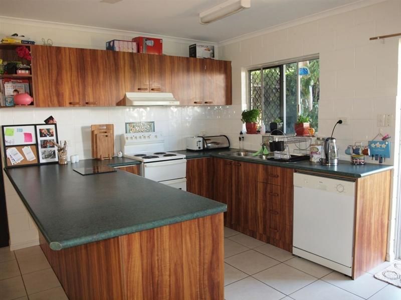 2/6 Nancy Street, Yorkeys Knob QLD 4878, Image 2