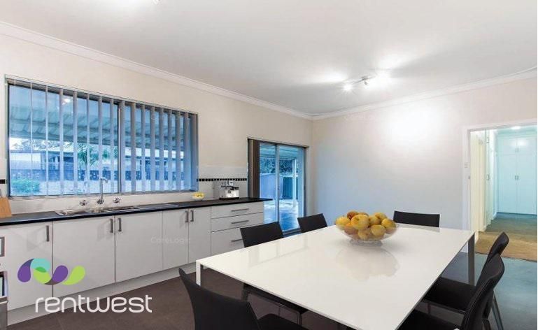 3 bedrooms House in 11 Robina Road GOSNELLS WA, 6110